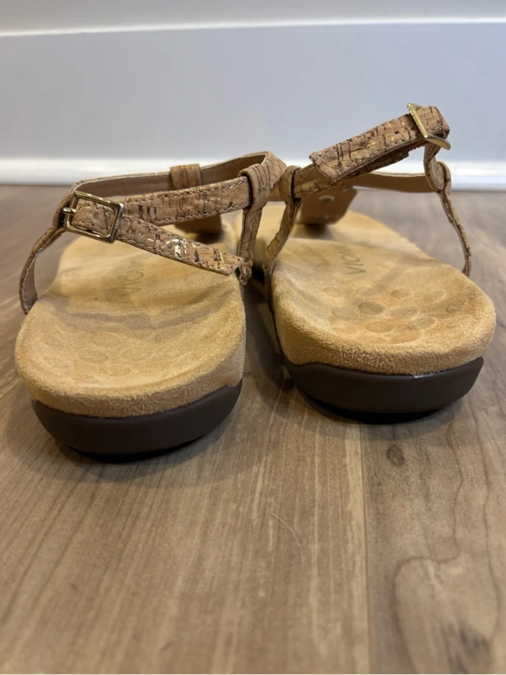 Vionic Rest Nala Leather Thong Sandals Gold Metallic Studs Arch Support Size 10